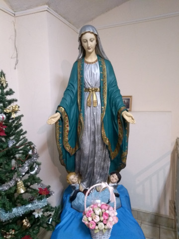 Cтатуя Пресвятой Девы Марии с Ангелами
